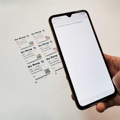 ملصق بيانات متغير لامع يطبع ملصقات BOPP المقاومة للماء Qr Code